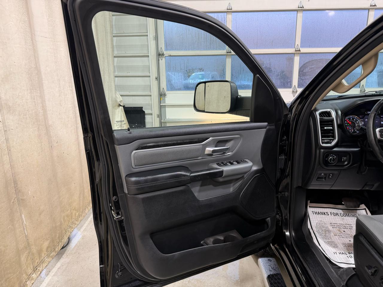 RAM 1500 Lone Star 4x4 Crew Cab 5'7" Box 2020