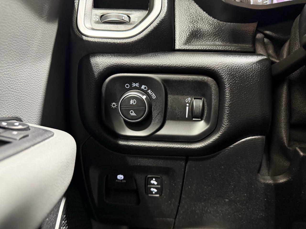 RAM 1500 Lone Star 4x4 Crew Cab 5'7" Box 2020