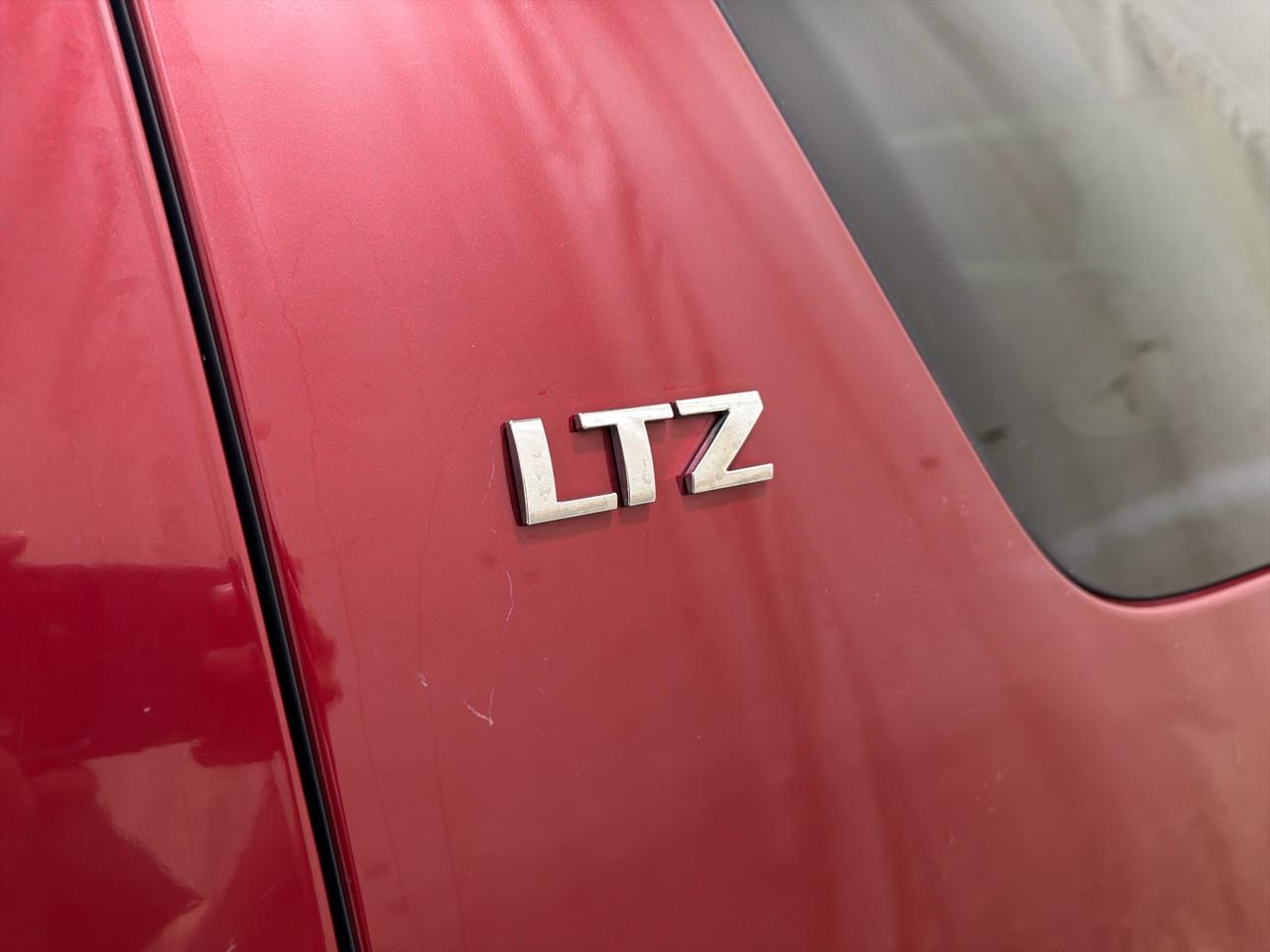 Chevrolet Suburban 4WD 4dr 1500 LTZ 2011