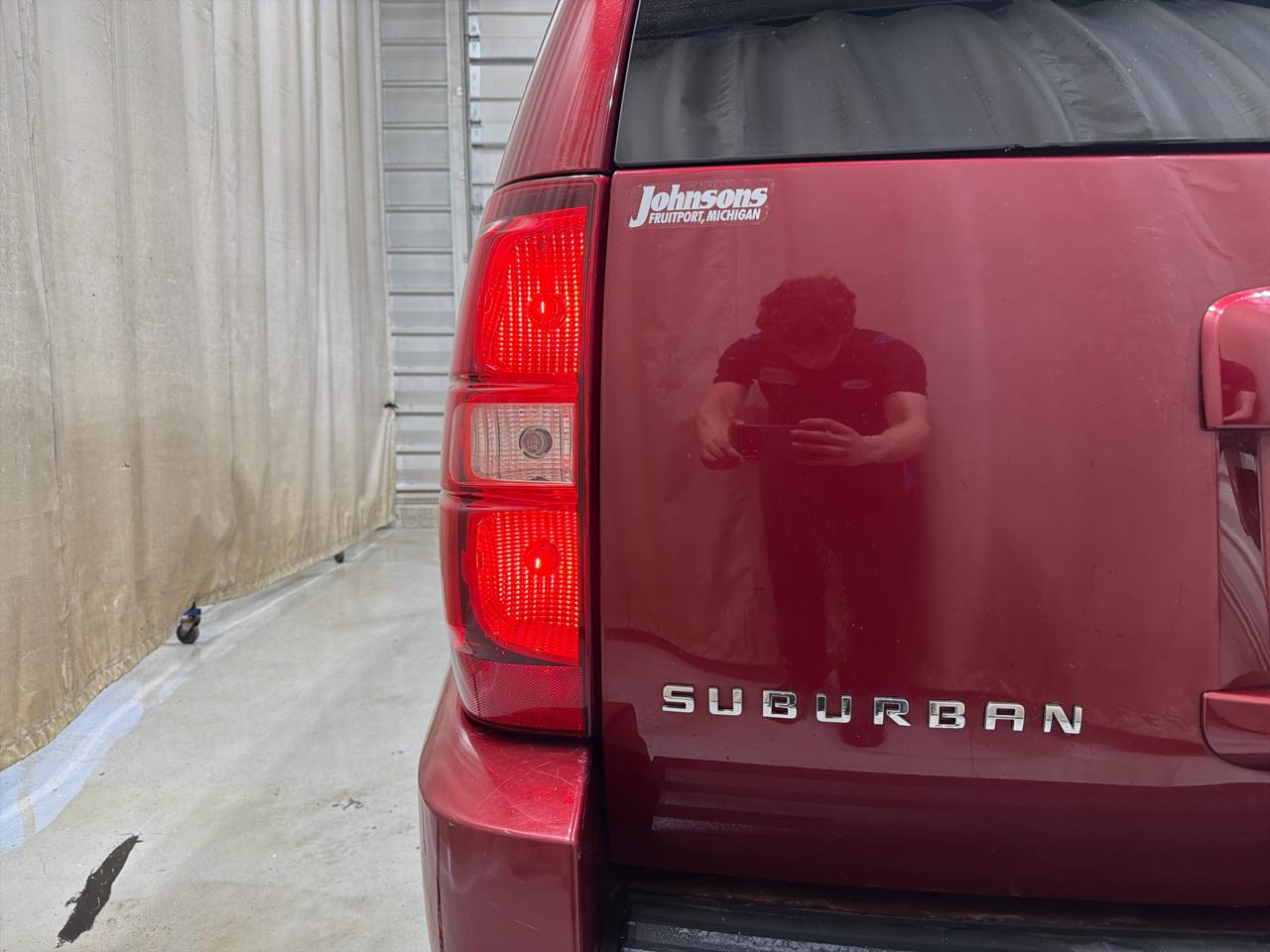 Chevrolet Suburban 4WD 4dr 1500 LTZ 2011