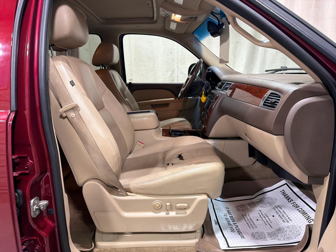 Chevrolet Suburban 4WD 4dr 1500 LTZ 2011