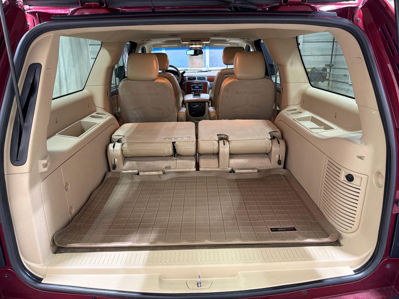 Chevrolet Suburban 4WD 4dr 1500 LTZ 2011