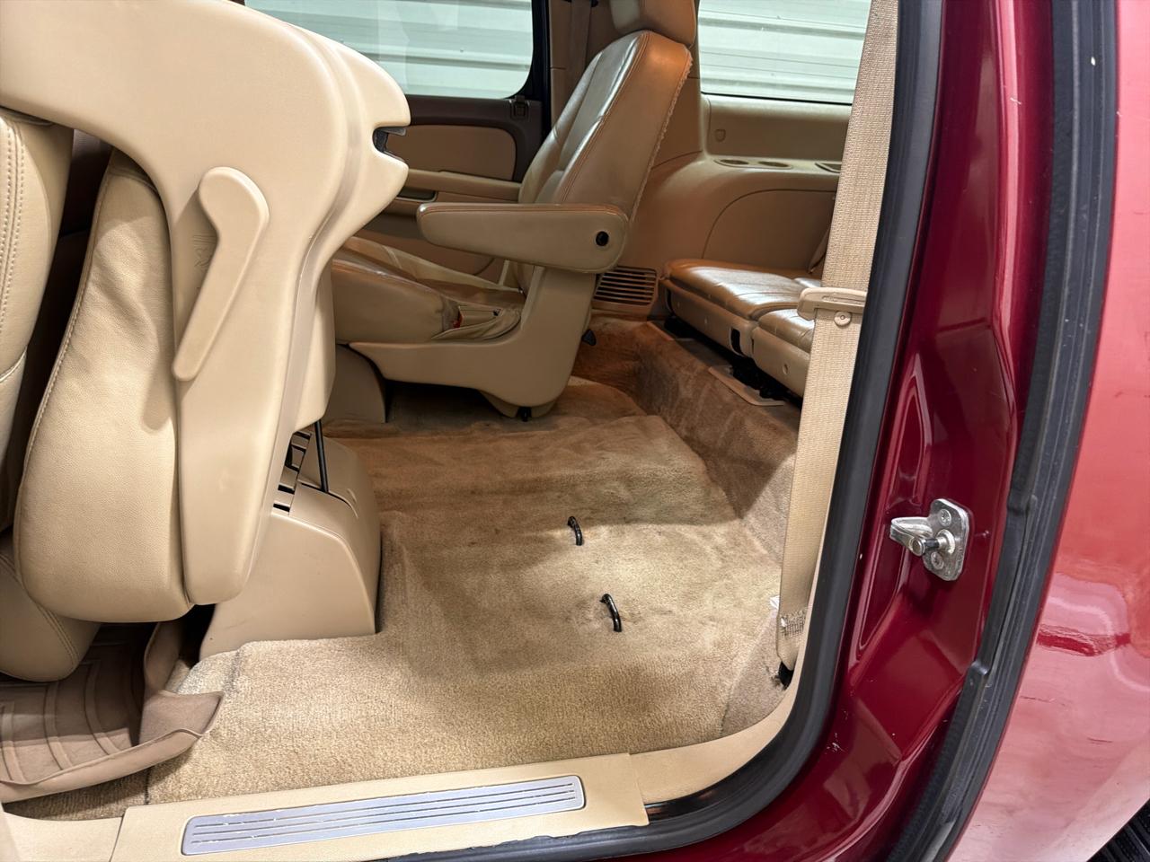 Chevrolet Suburban 4WD 4dr 1500 LTZ 2011