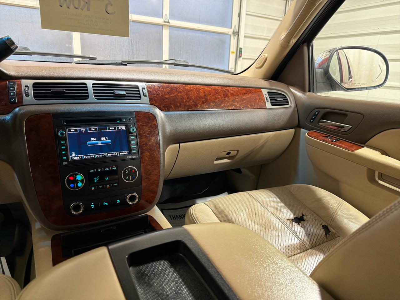 Chevrolet Suburban 4WD 4dr 1500 LTZ 2011