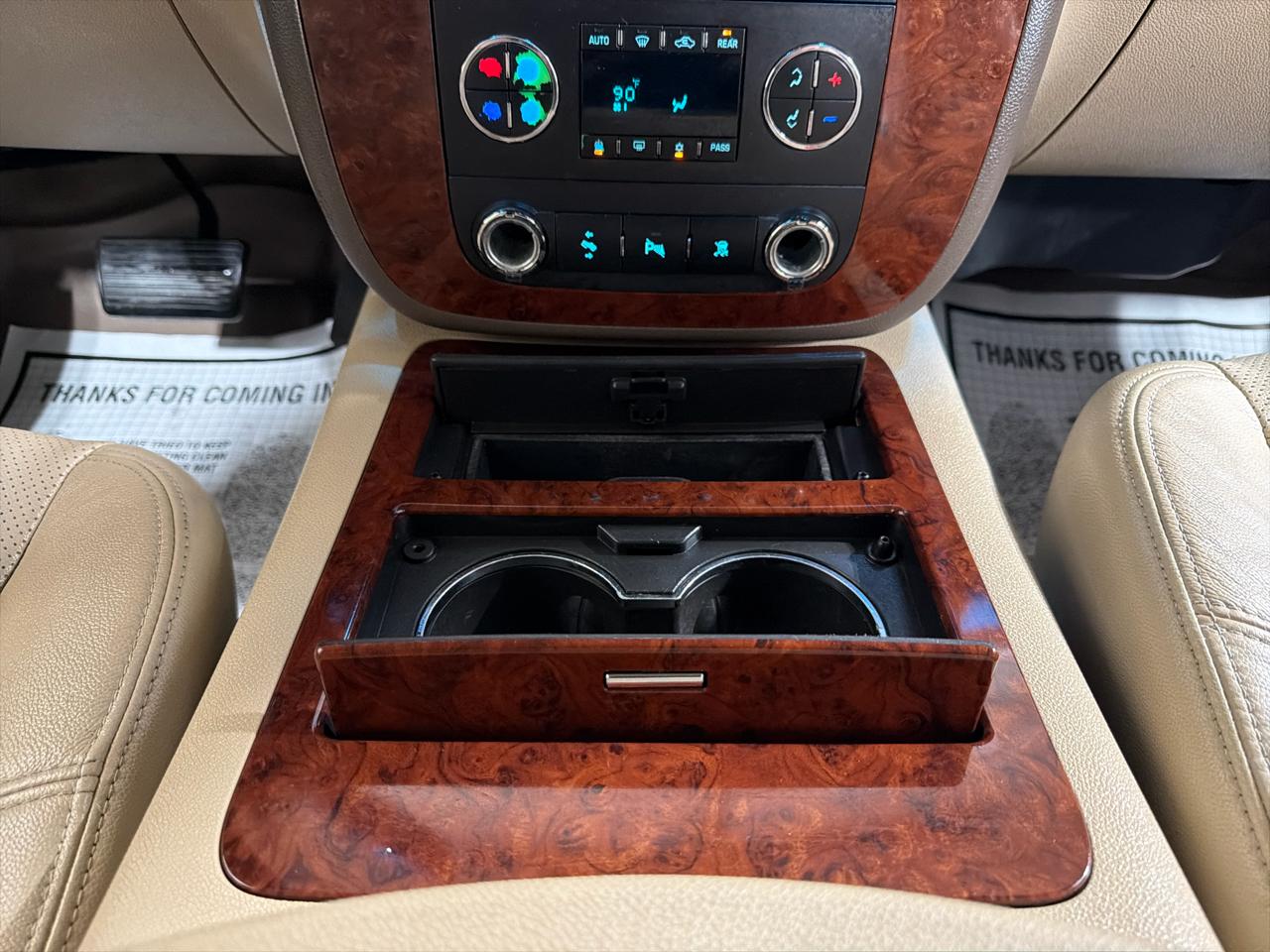 Chevrolet Suburban 4WD 4dr 1500 LTZ 2011