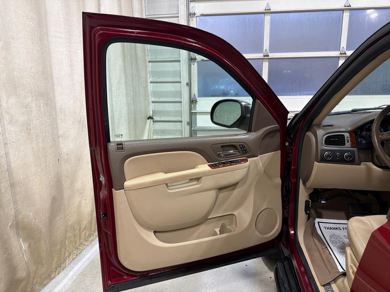 Chevrolet Suburban 4WD 4dr 1500 LTZ 2011