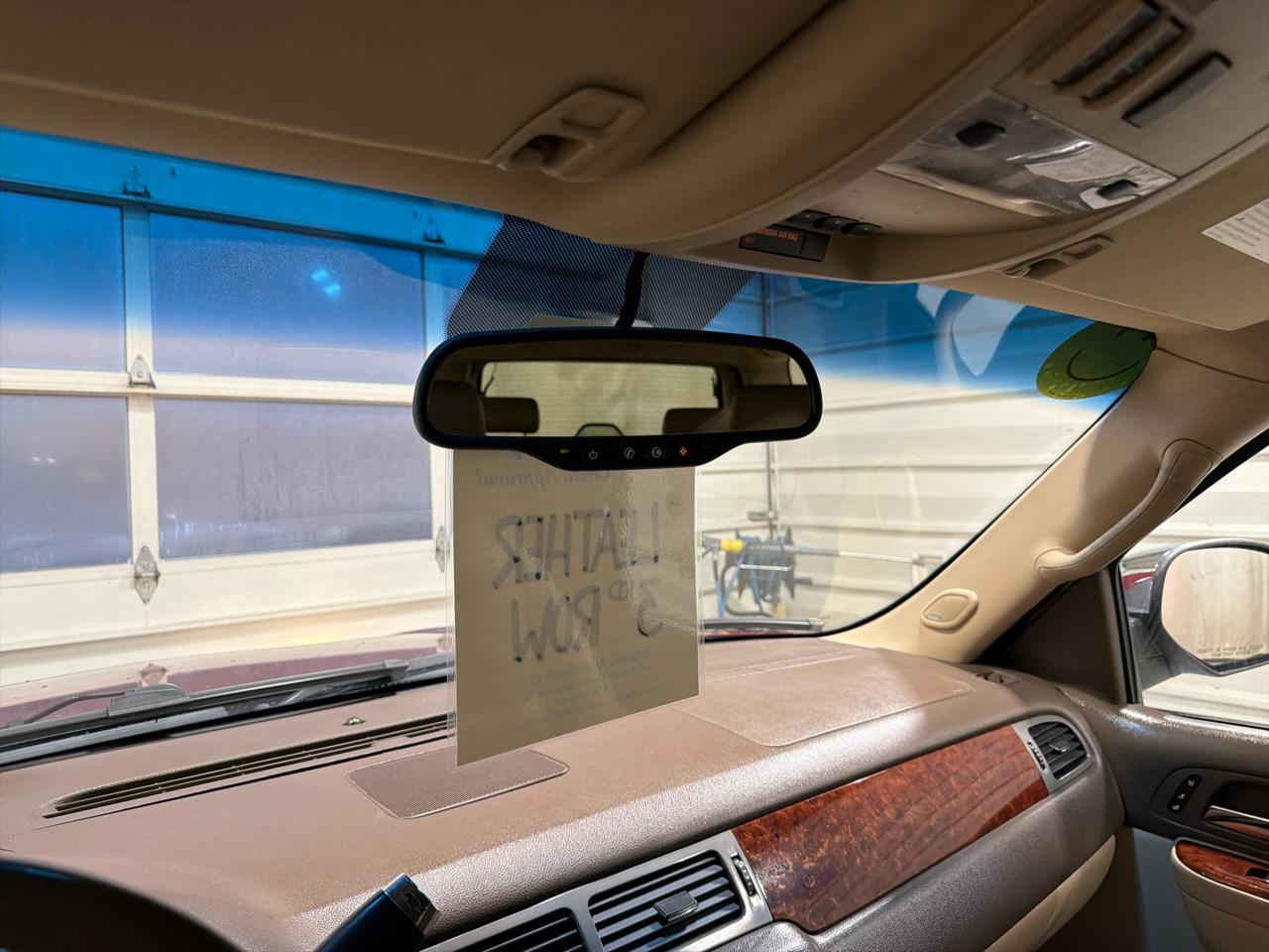 Chevrolet Suburban 4WD 4dr 1500 LTZ 2011