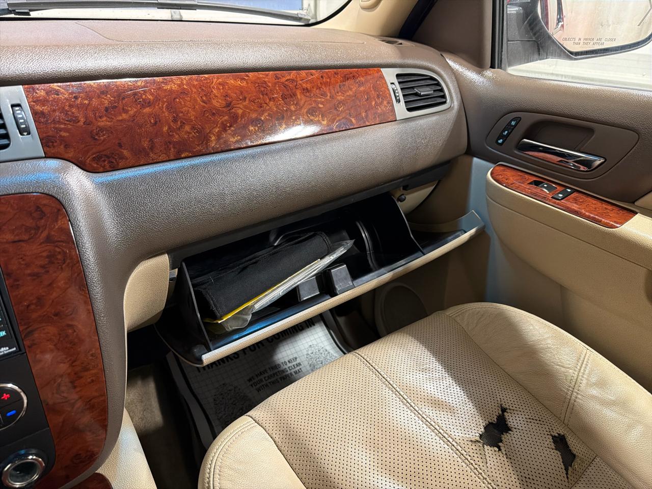 Chevrolet Suburban 4WD 4dr 1500 LTZ 2011