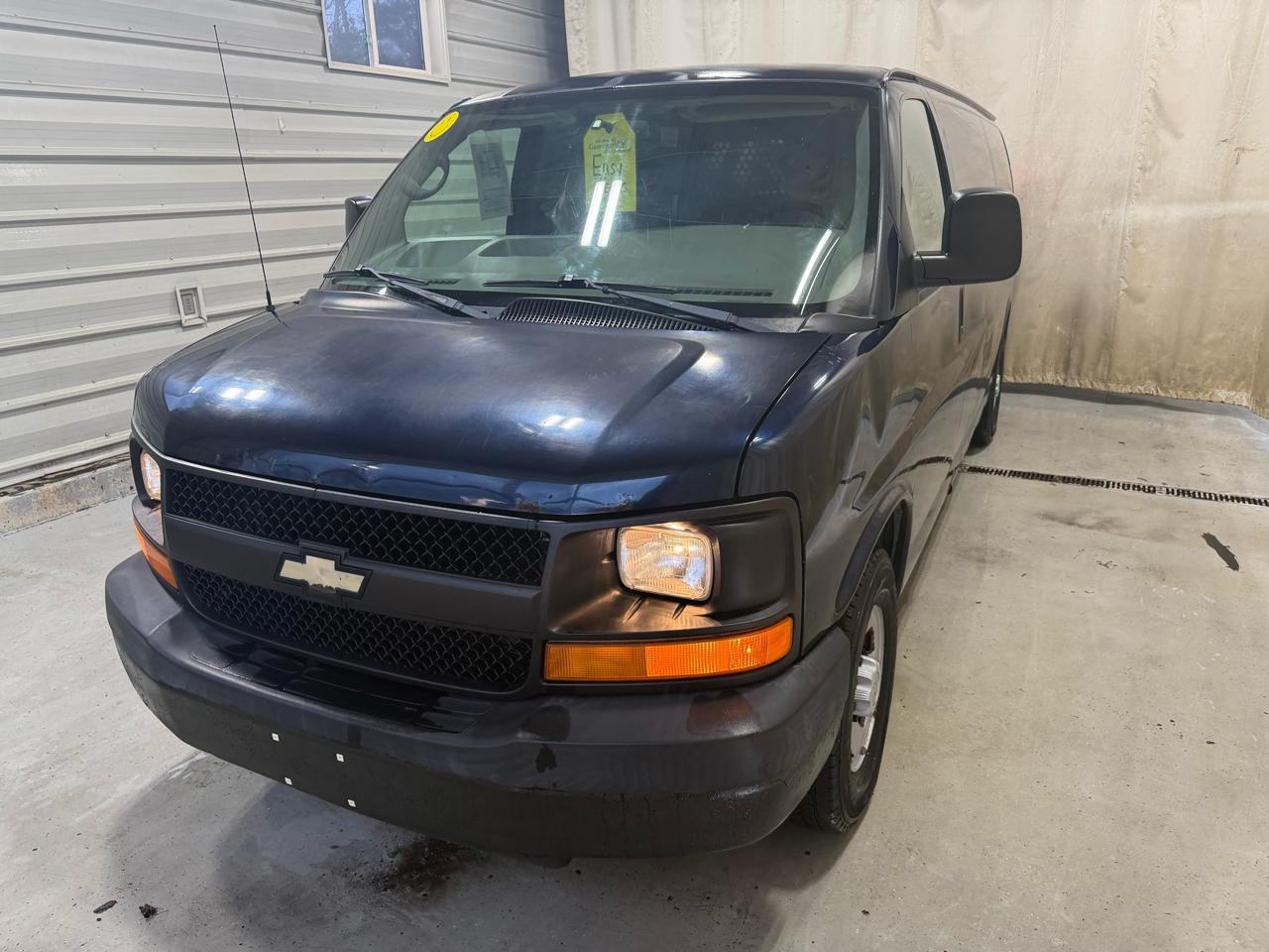 Chevrolet Express Cargo Van RWD 2500 155" 2007