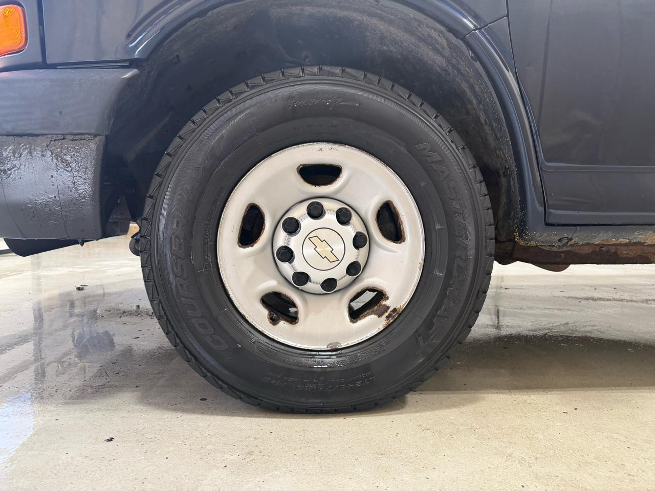 Chevrolet Express Cargo Van RWD 2500 155" 2007