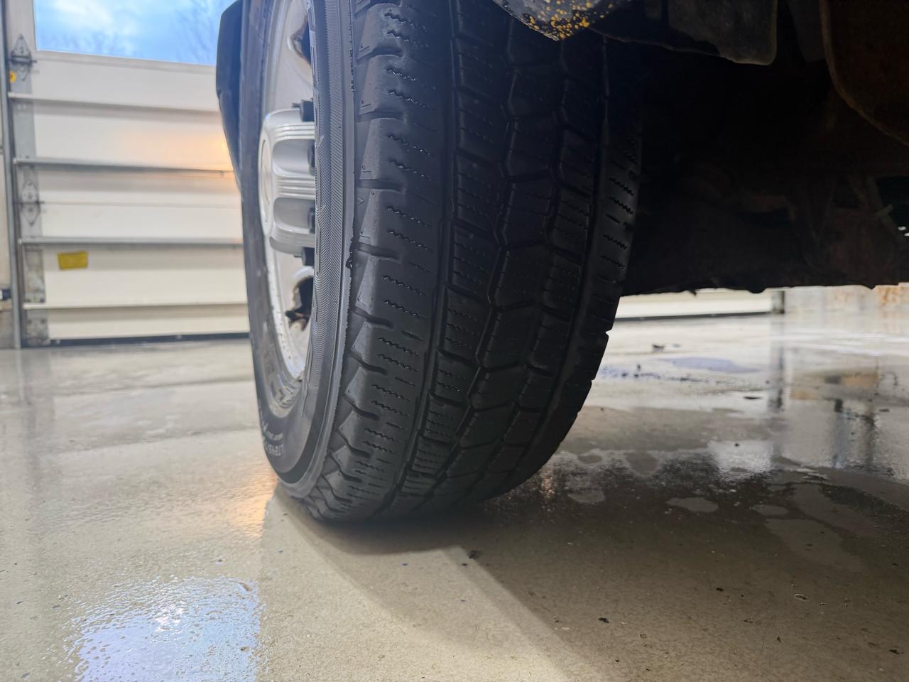 Chevrolet Express Cargo Van RWD 2500 155" 2007