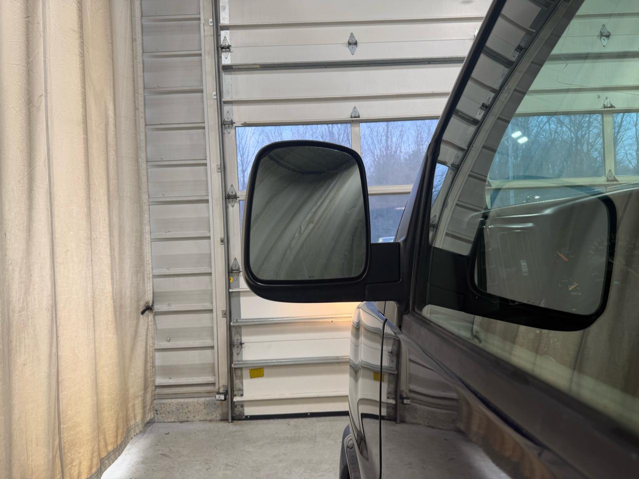 Chevrolet Express Cargo Van RWD 2500 155" 2007