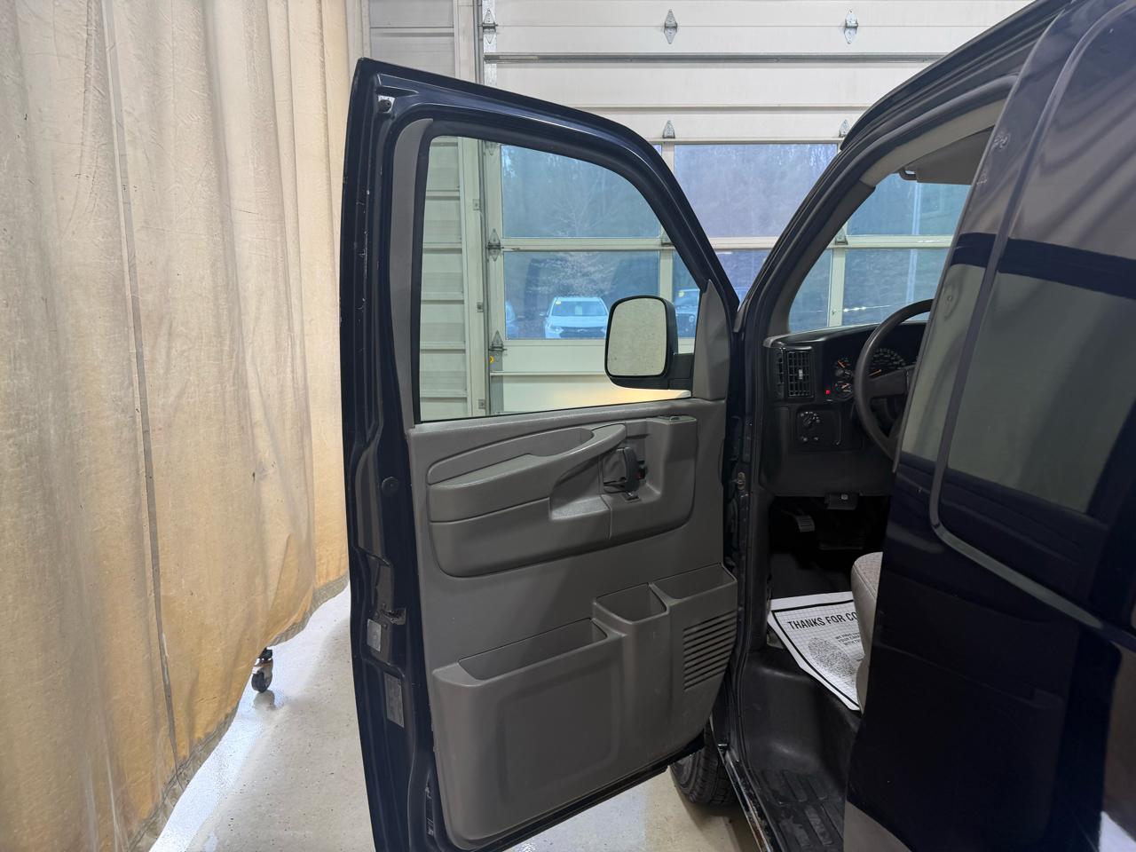 Chevrolet Express Cargo Van RWD 2500 155" 2007