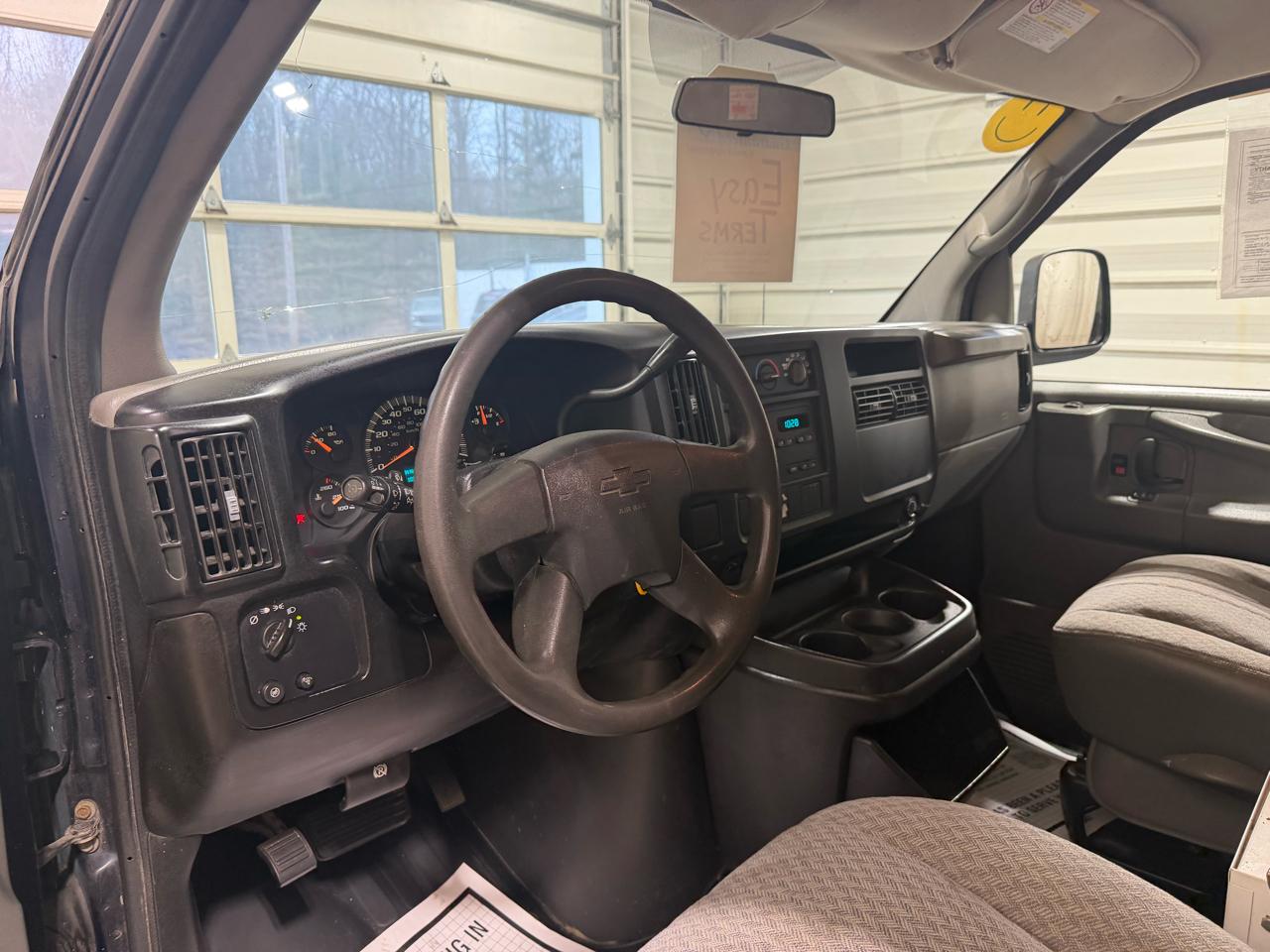 Chevrolet Express Cargo Van RWD 2500 155" 2007