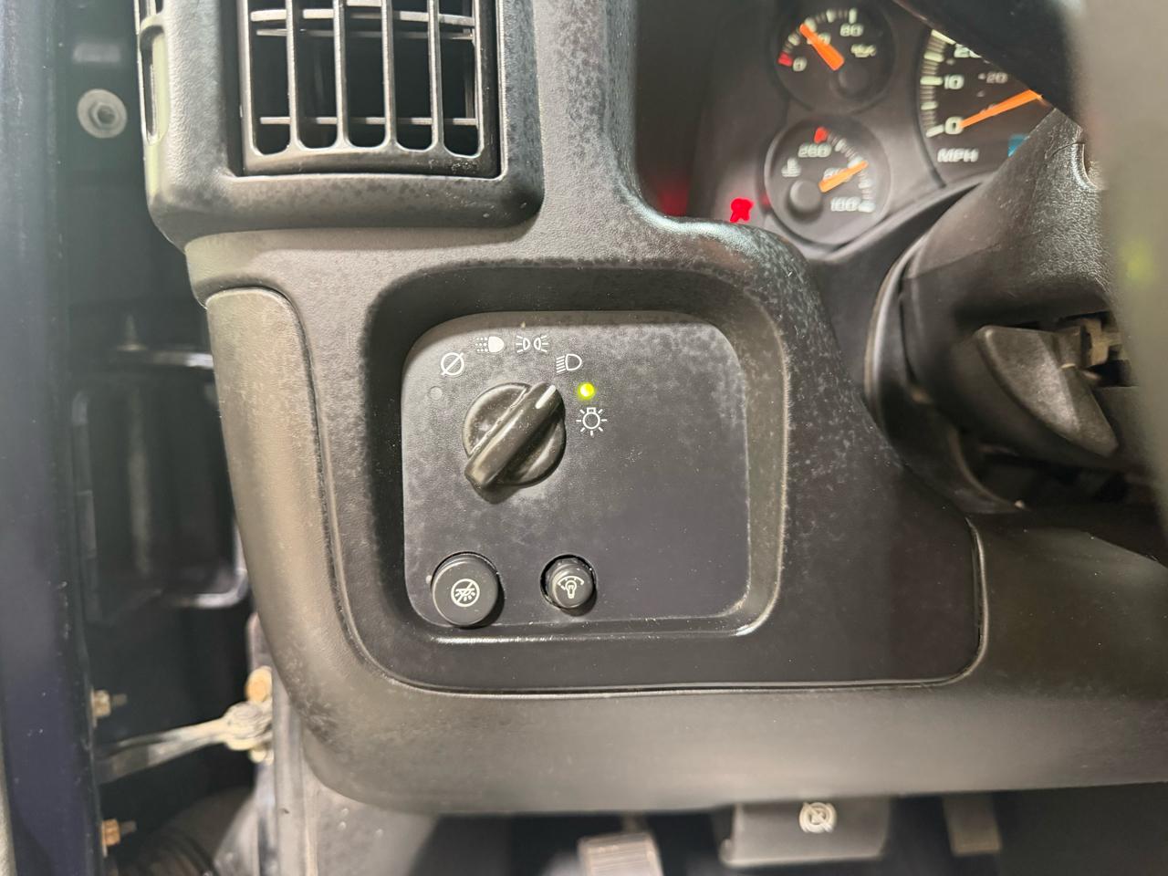 Chevrolet Express Cargo Van RWD 2500 155" 2007