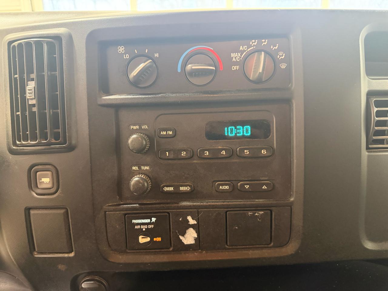 Chevrolet Express Cargo Van RWD 2500 155" 2007