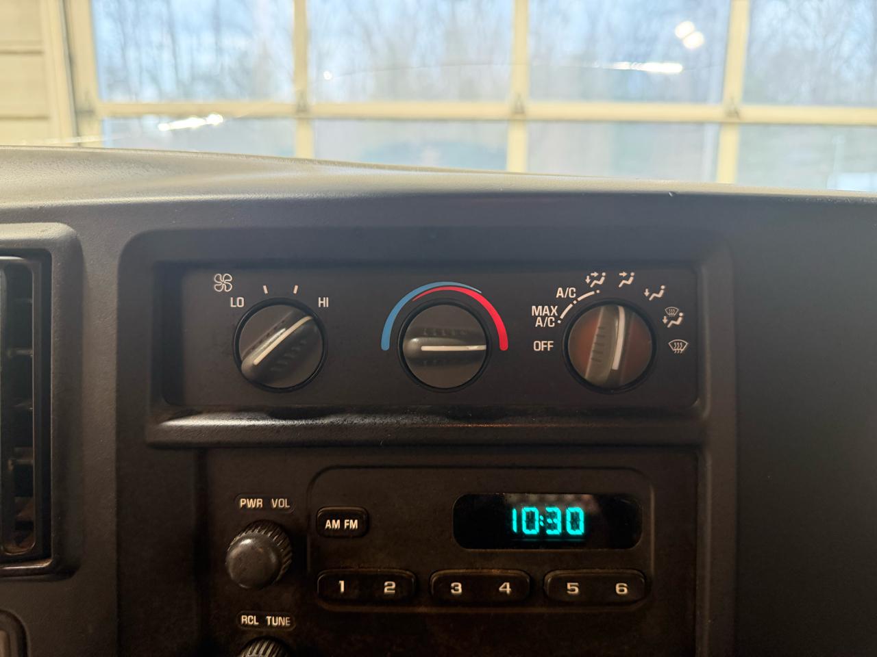 Chevrolet Express Cargo Van RWD 2500 155" 2007