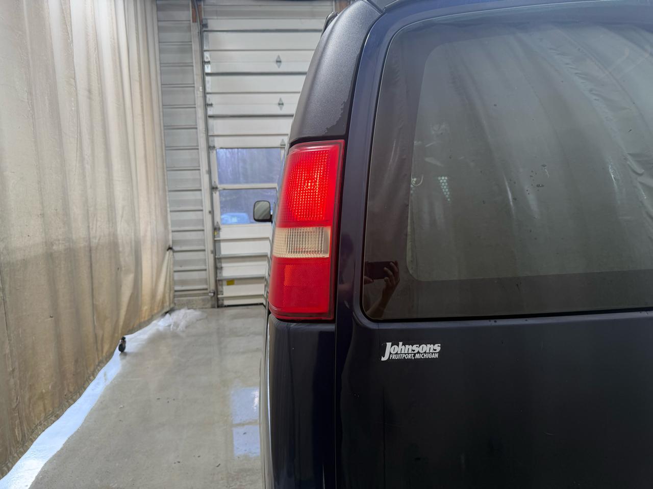 Chevrolet Express Cargo Van RWD 2500 155" 2007