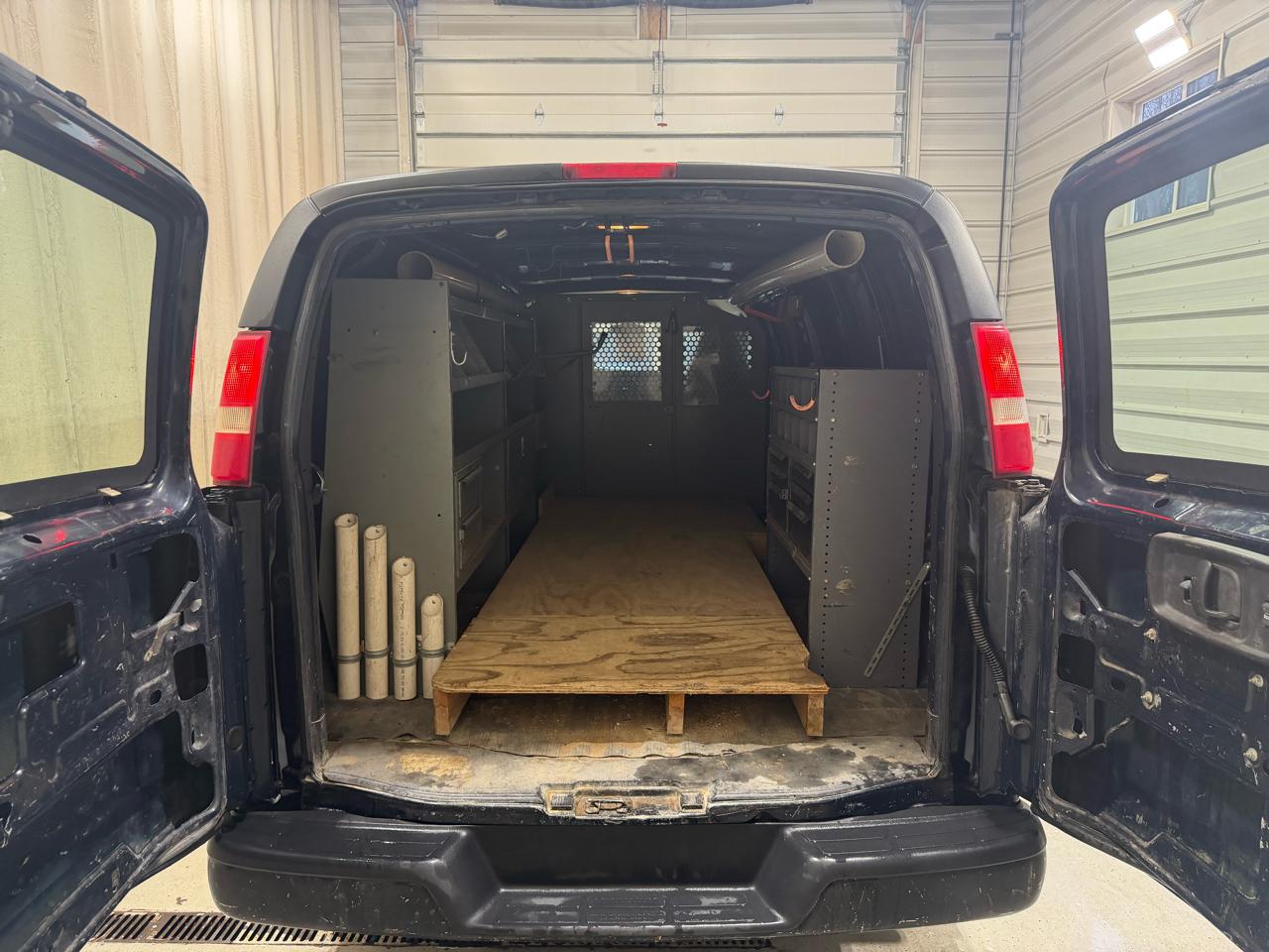 Chevrolet Express Cargo Van RWD 2500 155" 2007