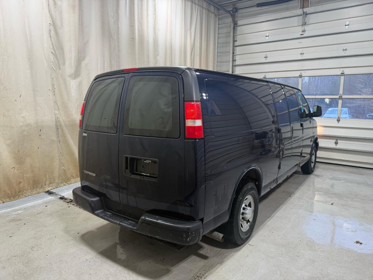 Chevrolet Express Cargo Van RWD 2500 155" 2007