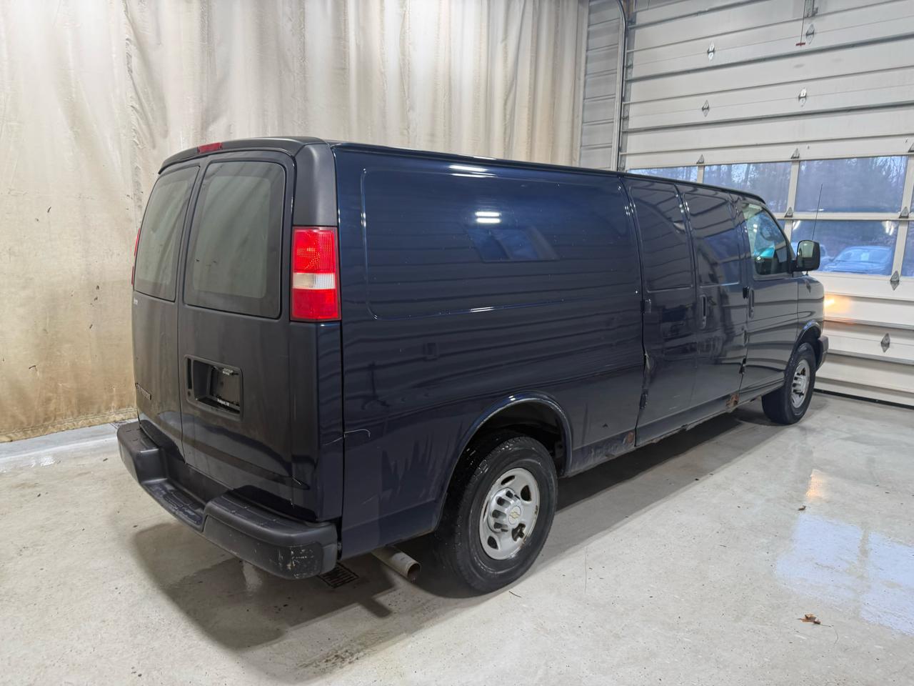 Chevrolet Express Cargo Van RWD 2500 155" 2007