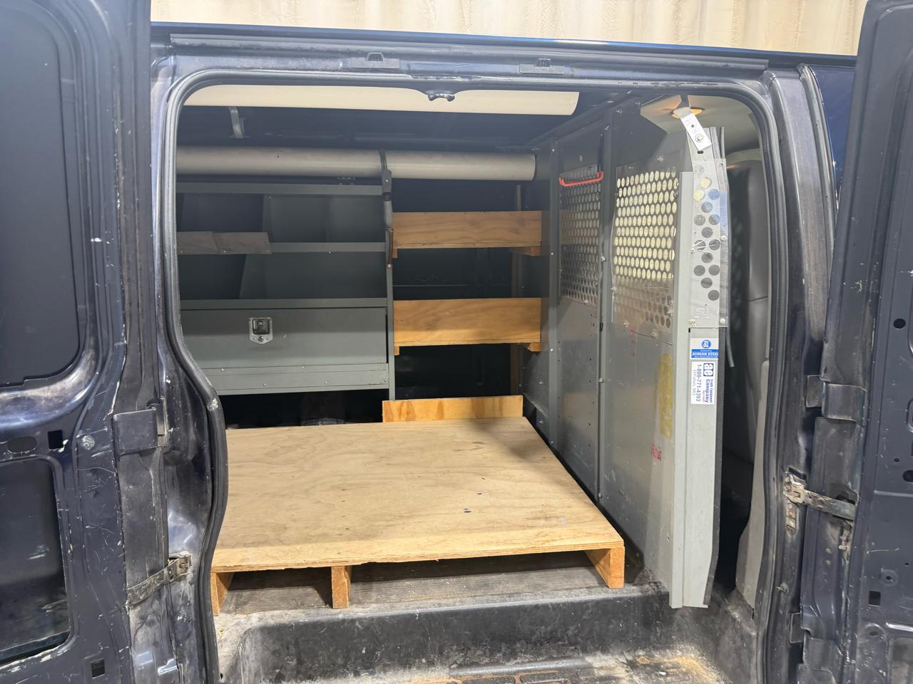 Chevrolet Express Cargo Van RWD 2500 155" 2007