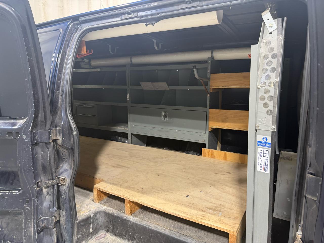 Chevrolet Express Cargo Van RWD 2500 155" 2007