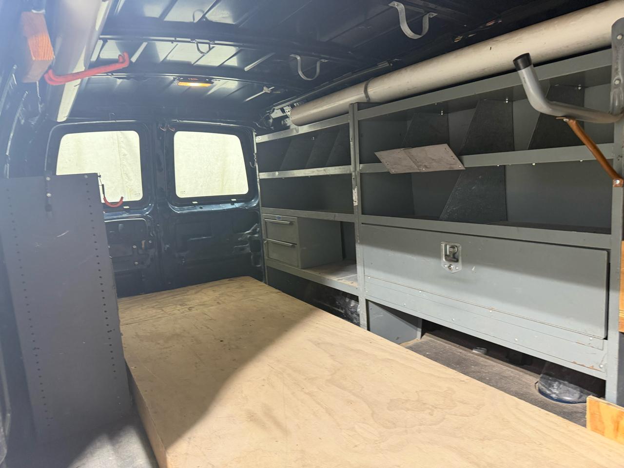 Chevrolet Express Cargo Van RWD 2500 155" 2007