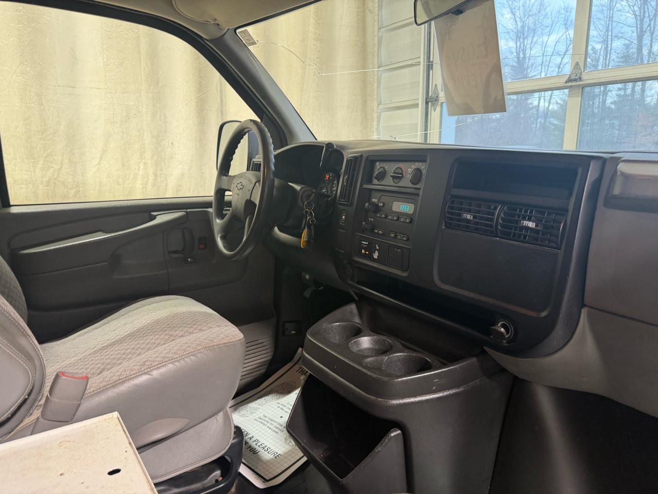 Chevrolet Express Cargo Van RWD 2500 155" 2007