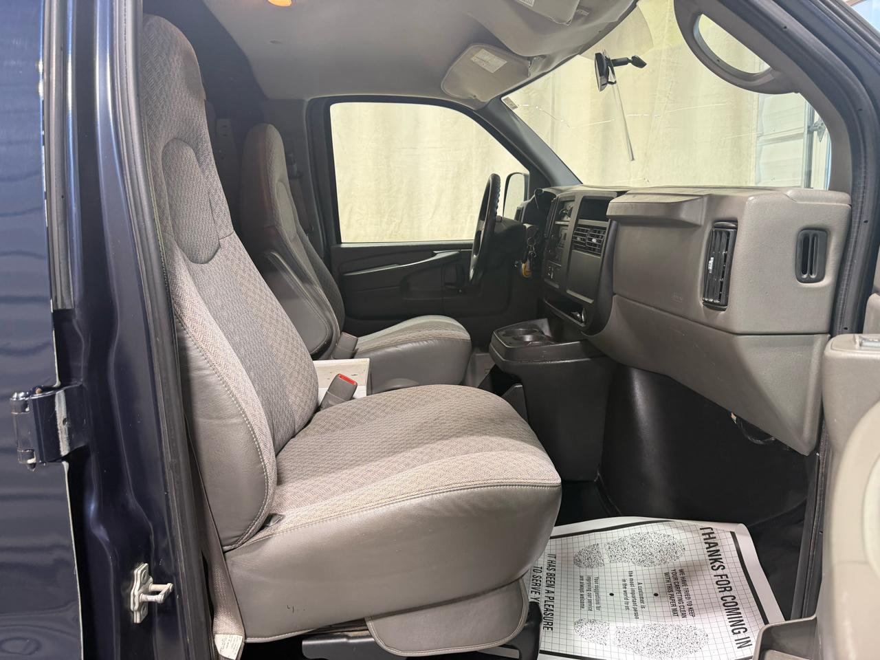 Chevrolet Express Cargo Van RWD 2500 155" 2007