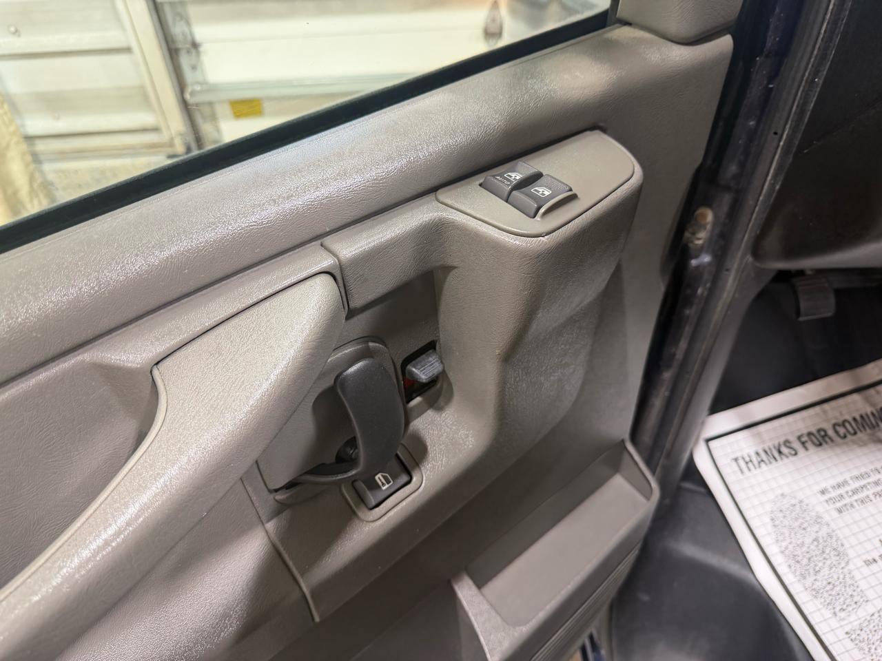 Chevrolet Express Cargo Van RWD 2500 155" 2007