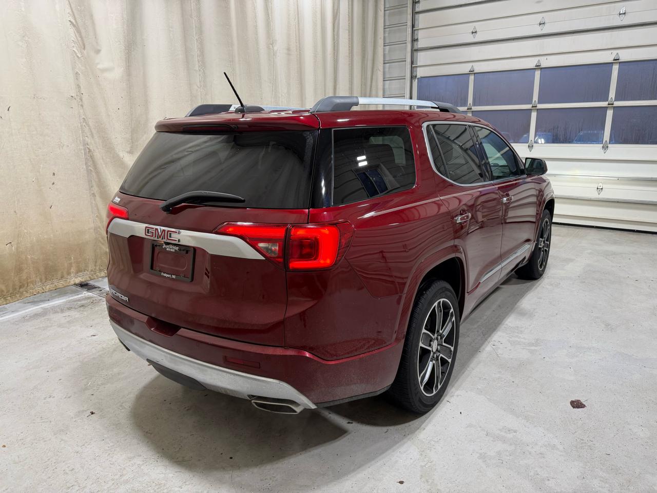 GMC Acadia FWD 4dr Denali 2017