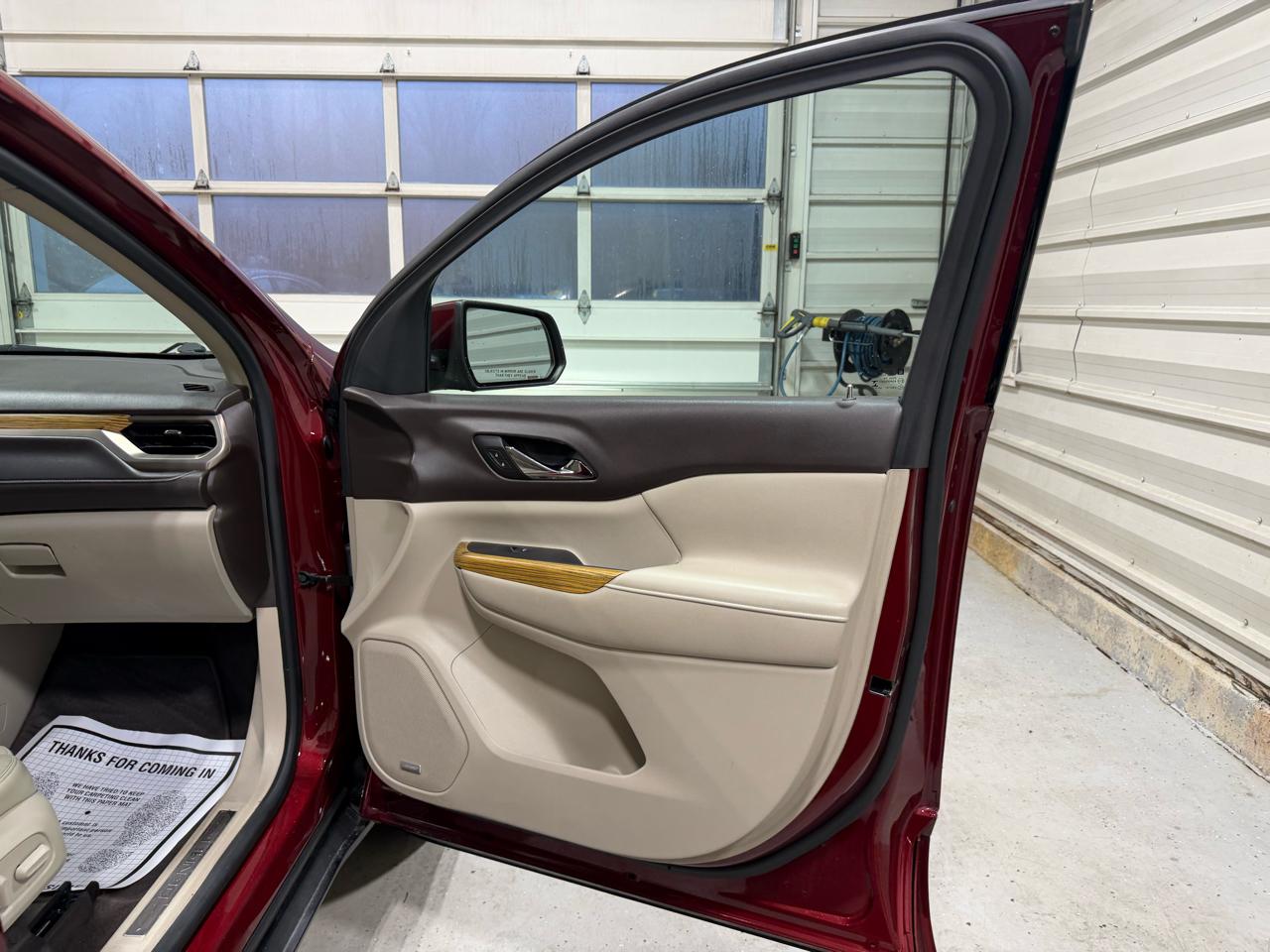 GMC Acadia FWD 4dr Denali 2017