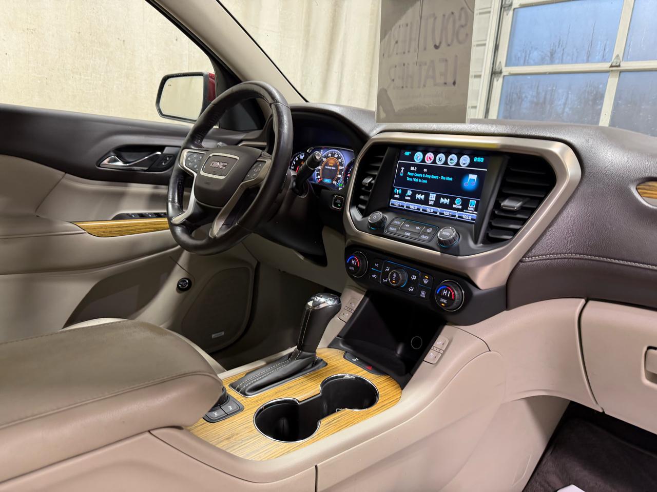 GMC Acadia FWD 4dr Denali 2017