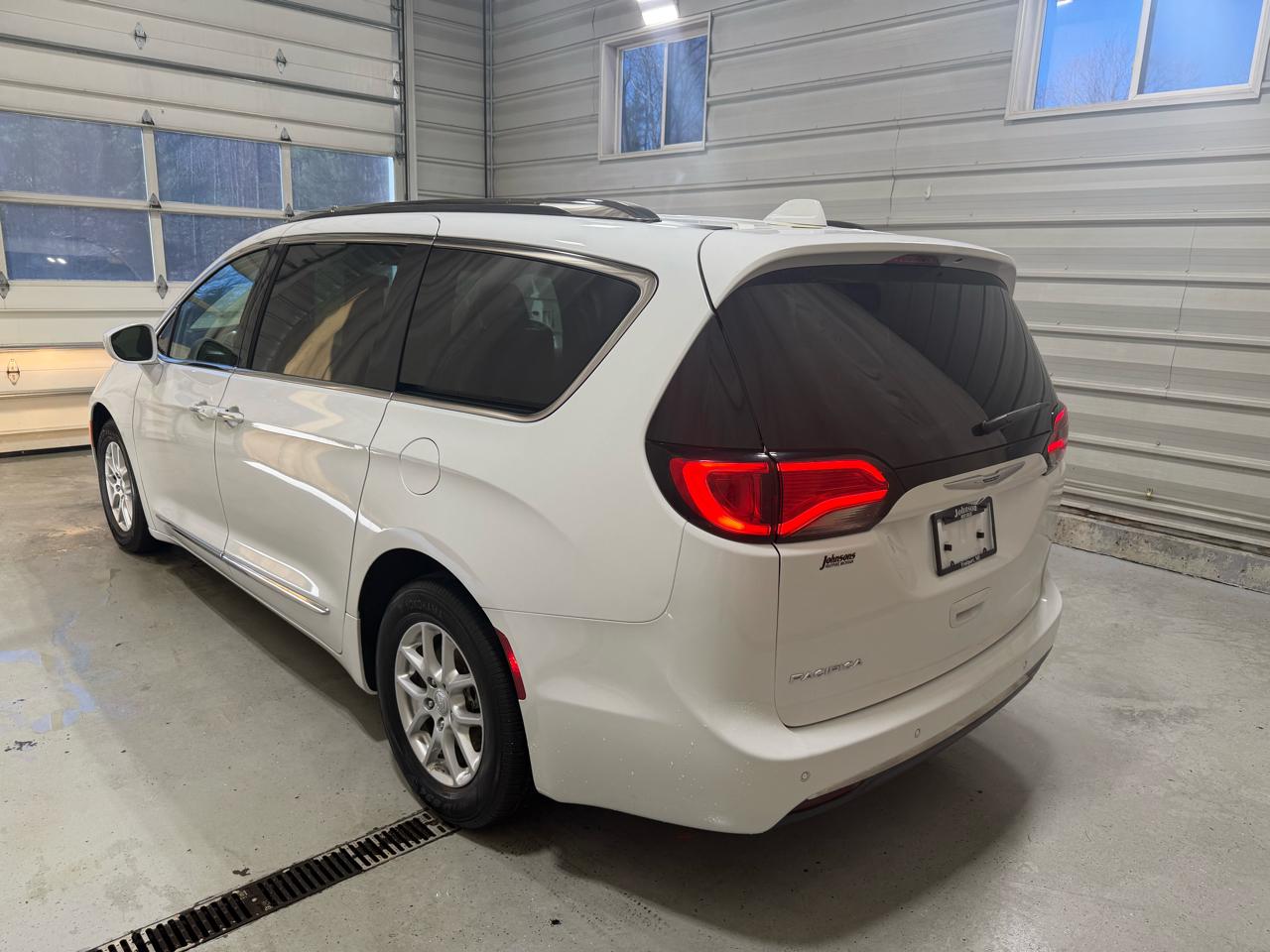 Chrysler Pacifica Touring L FWD 2020