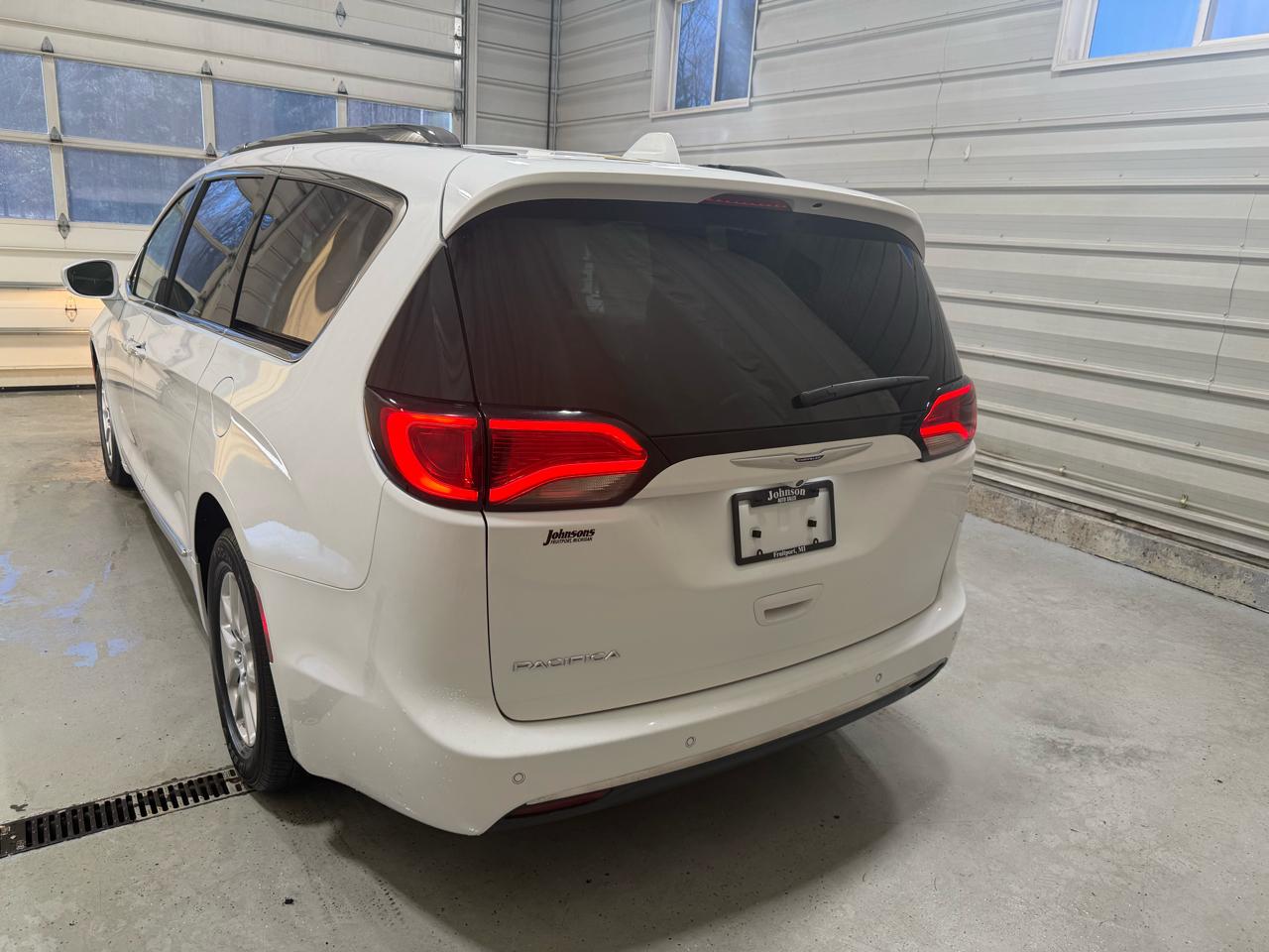 Chrysler Pacifica Touring L FWD 2020