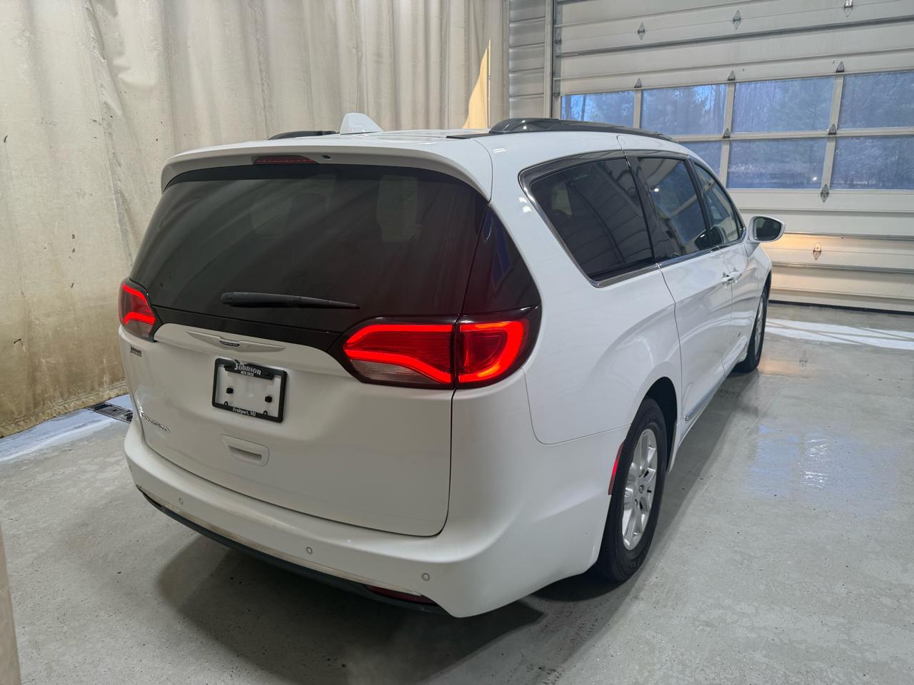 Chrysler Pacifica Touring L FWD 2020