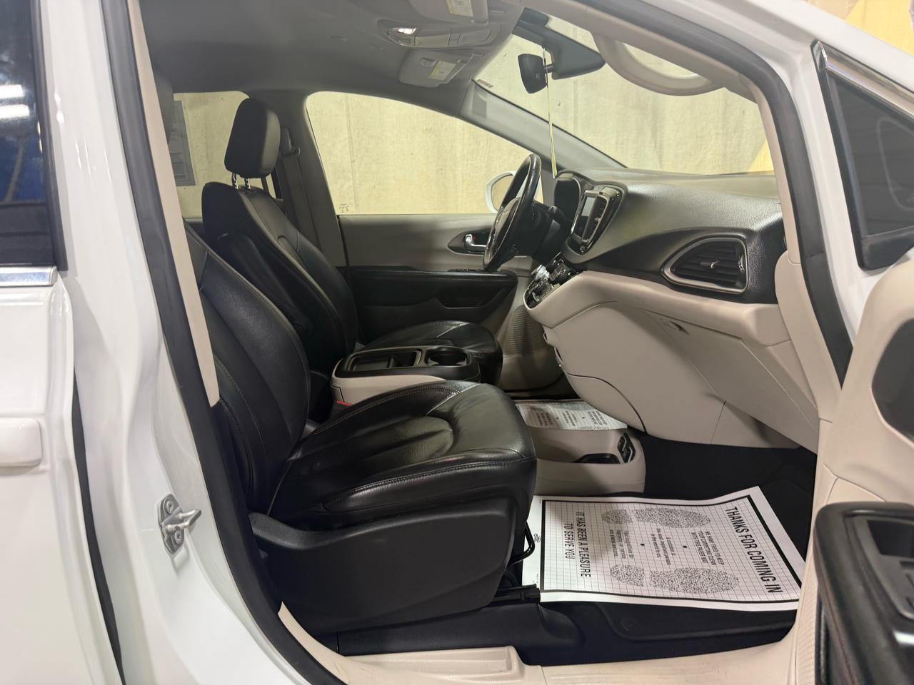 Chrysler Pacifica Touring L FWD 2020