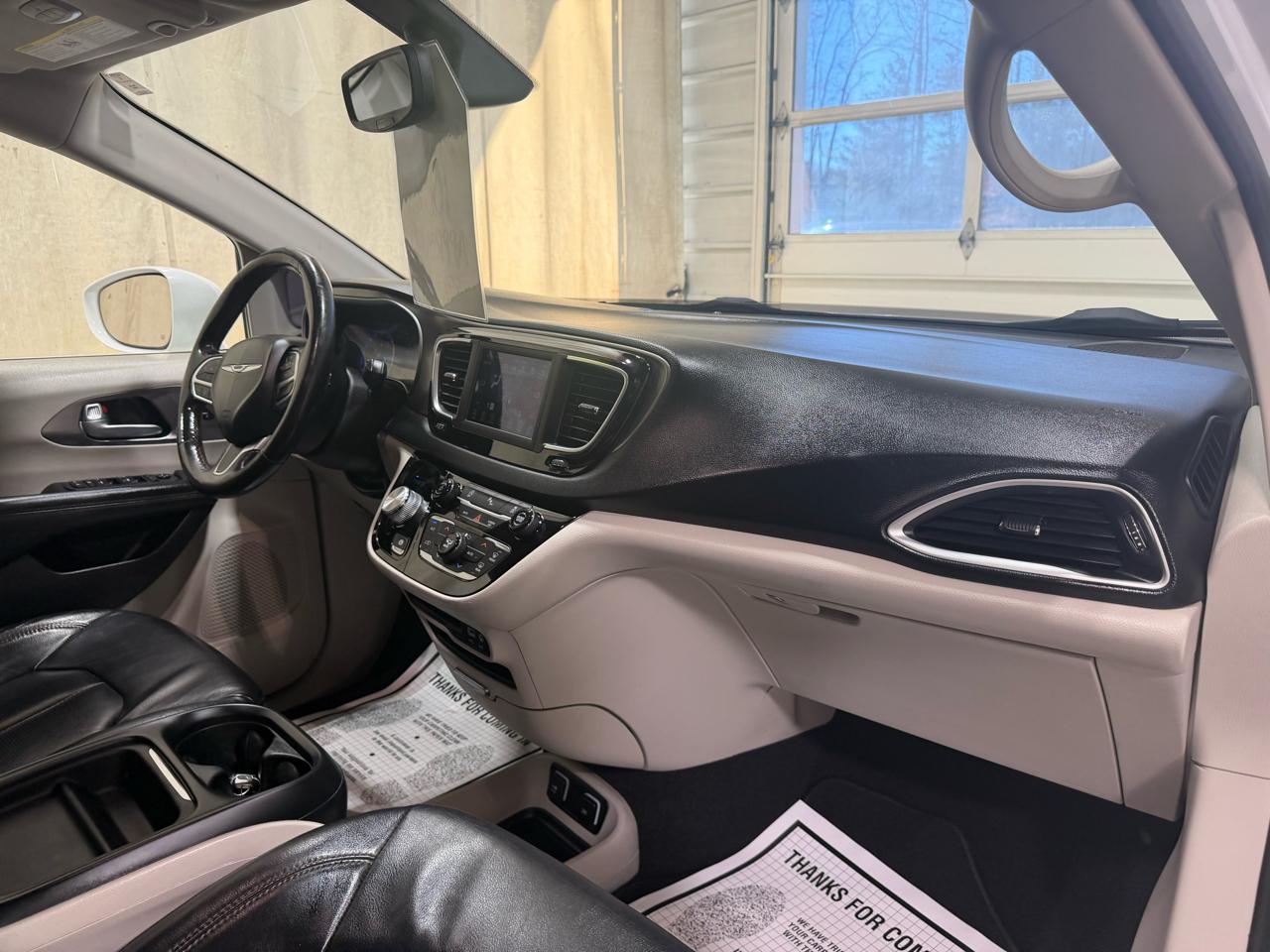 Chrysler Pacifica Touring L FWD 2020