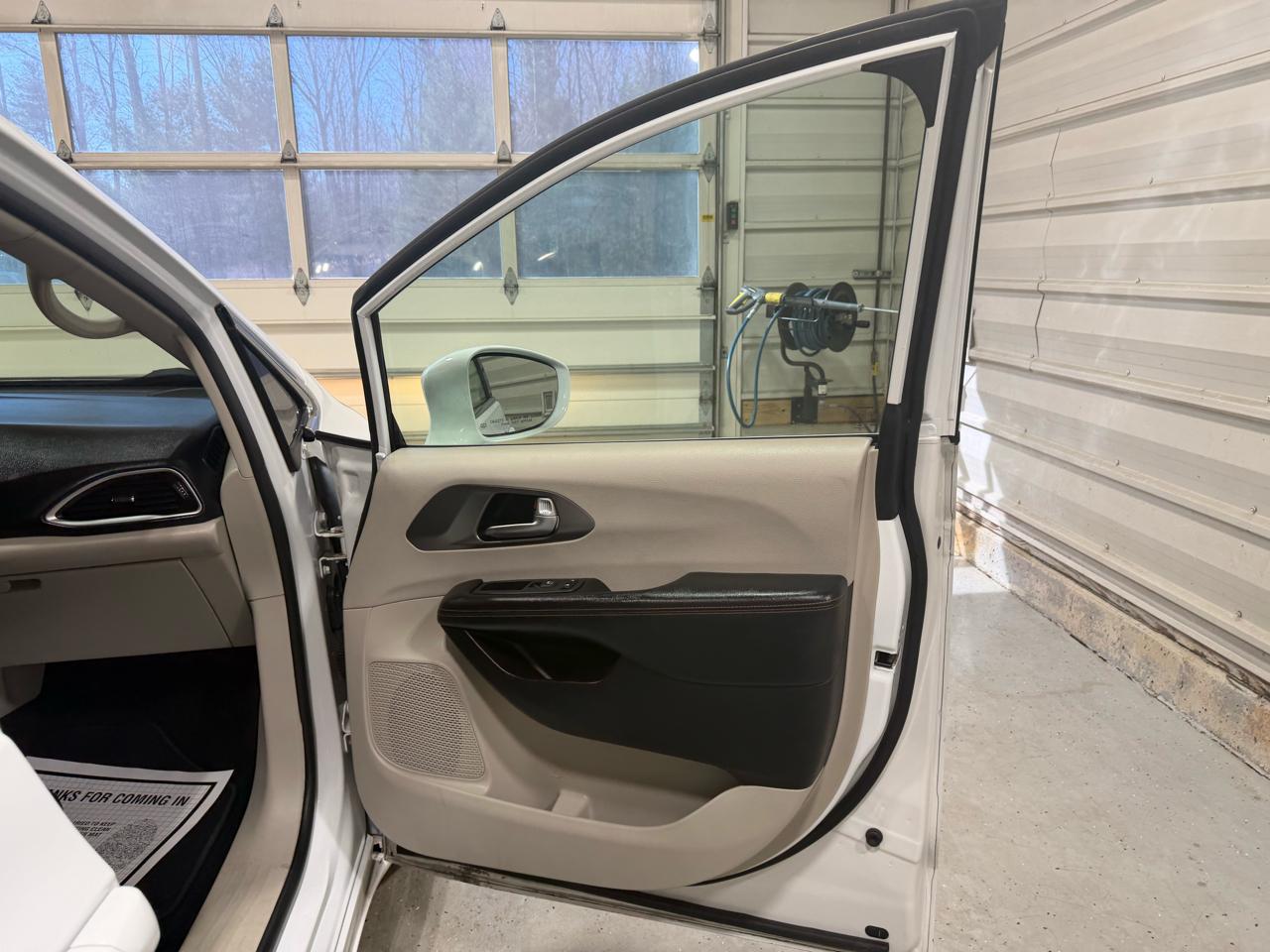 Chrysler Pacifica Touring L FWD 2020