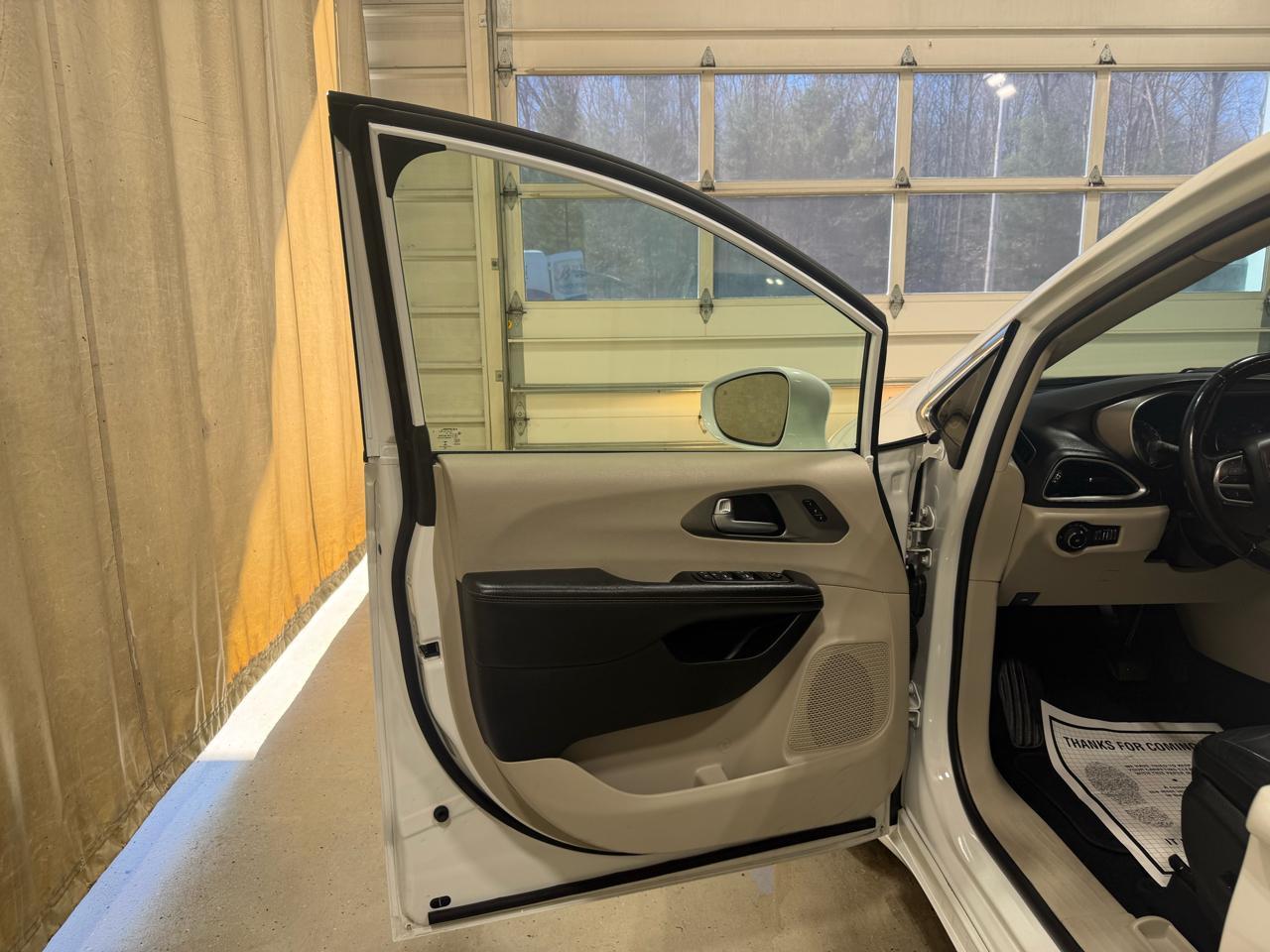 Chrysler Pacifica Touring L FWD 2020