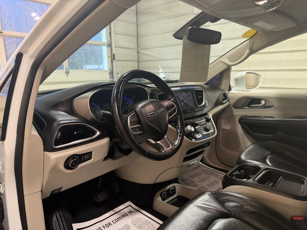 Chrysler Pacifica Touring L FWD 2020