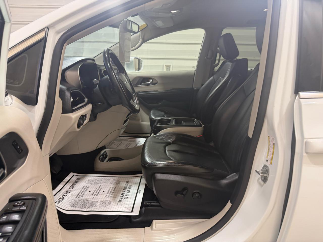 Chrysler Pacifica Touring L FWD 2020