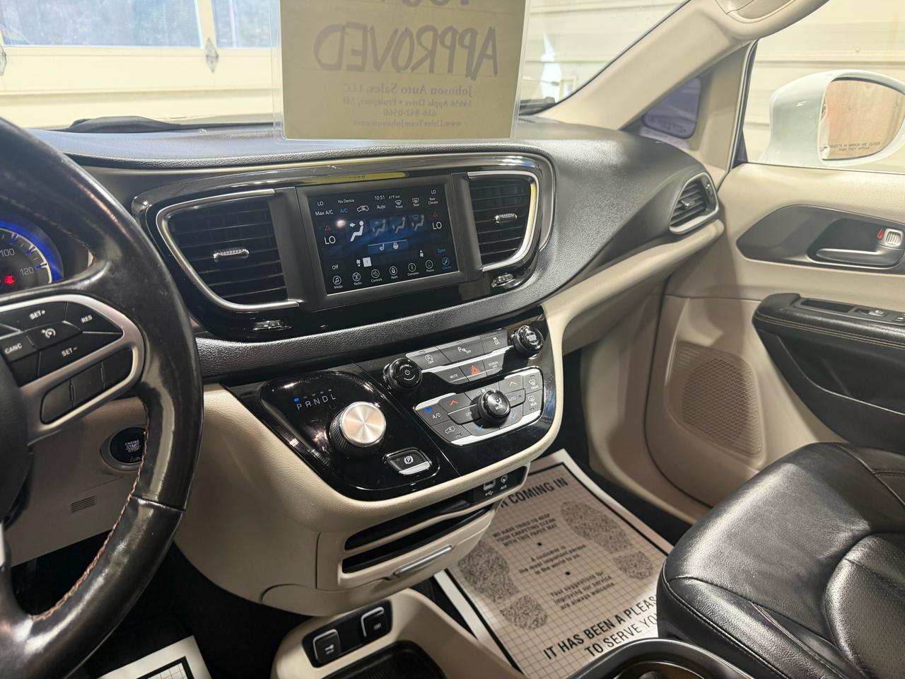 Chrysler Pacifica Touring L FWD 2020