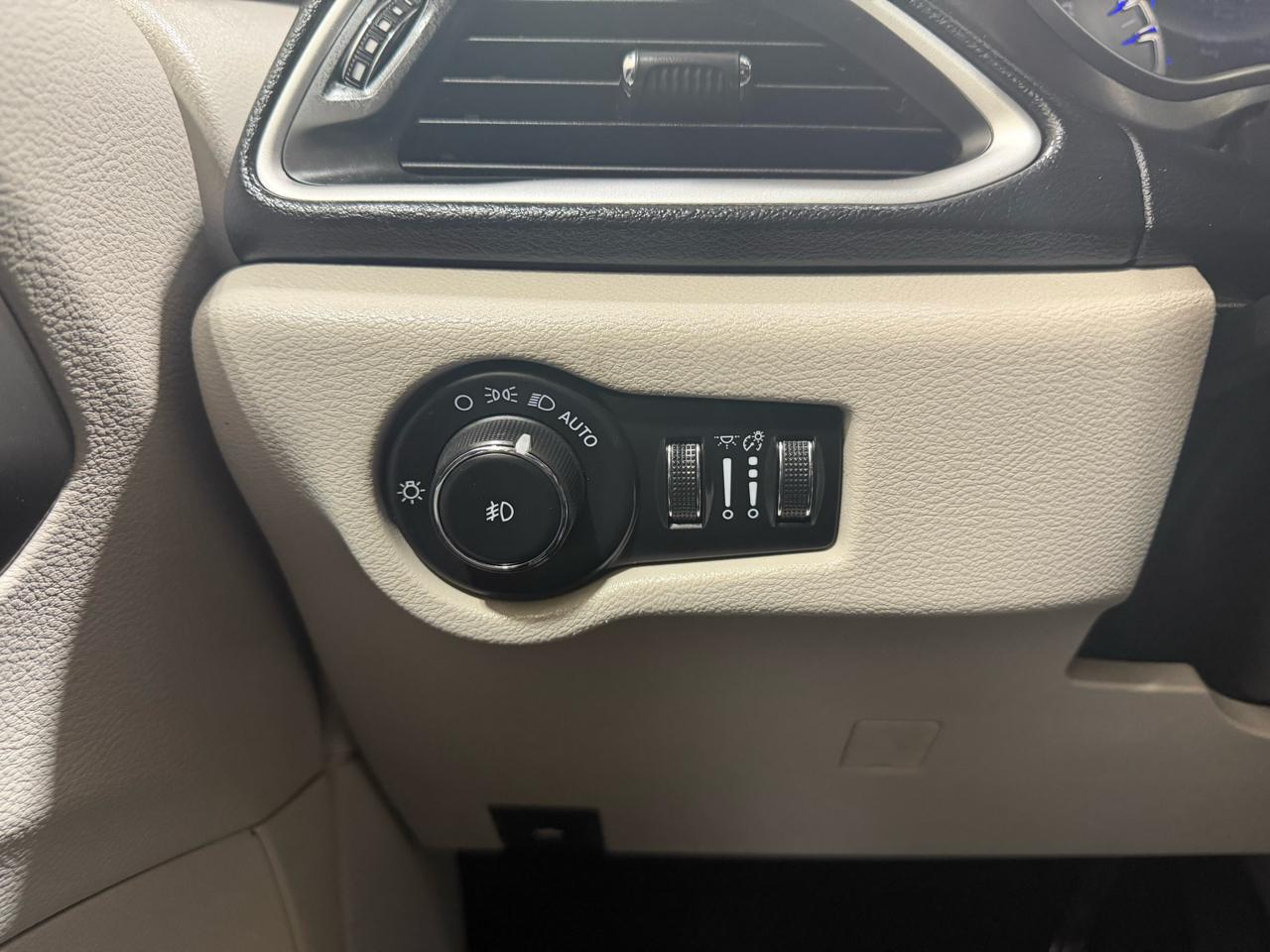 Chrysler Pacifica Touring L FWD 2020