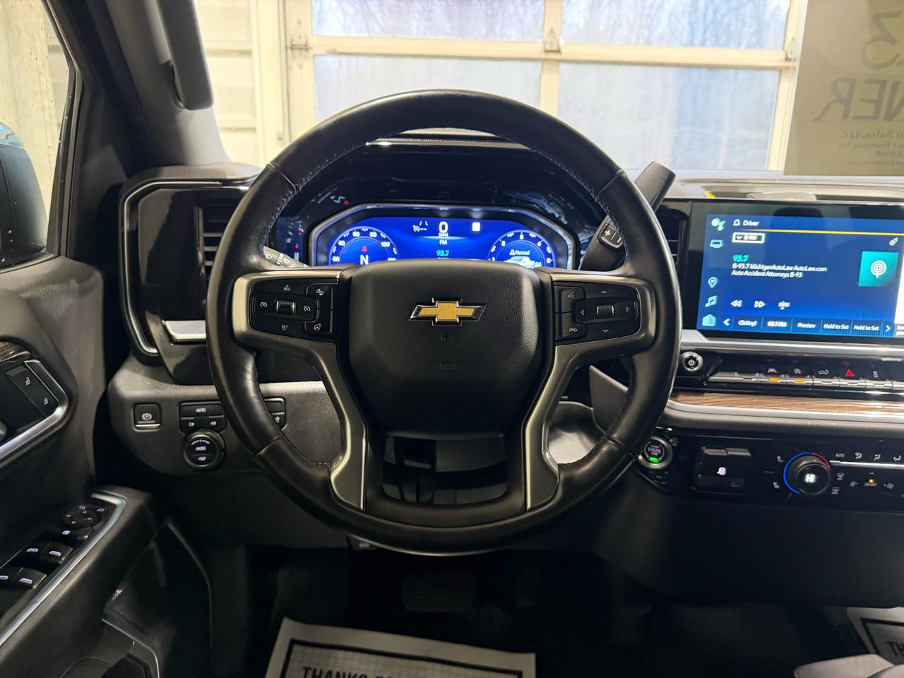 Chevrolet Silverado 1500 4WD Crew Cab 147" LT w/1LT 2023