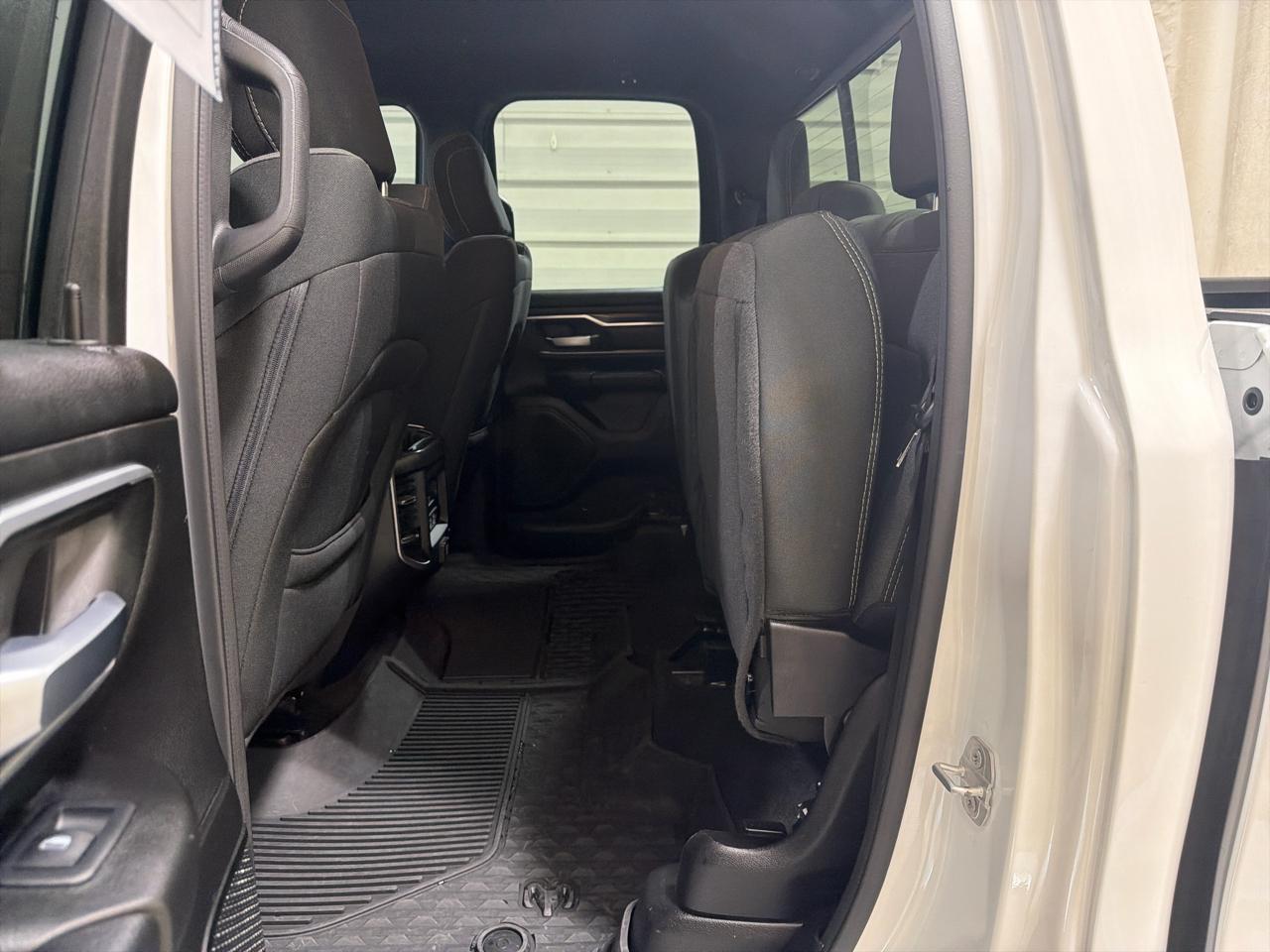 RAM 1500 Big Horn 4x4 Quad Cab 6'4" Box 2022