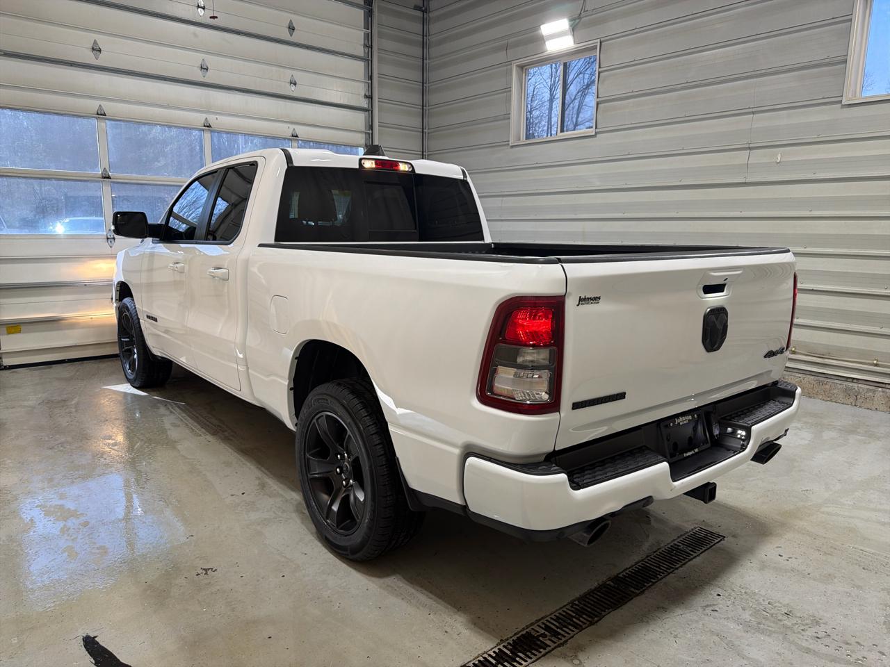 RAM 1500 Big Horn 4x4 Quad Cab 6'4" Box 2022
