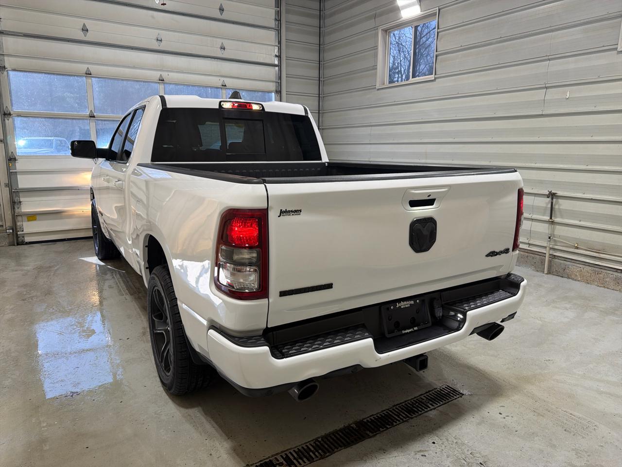 RAM 1500 Big Horn 4x4 Quad Cab 6'4" Box 2022