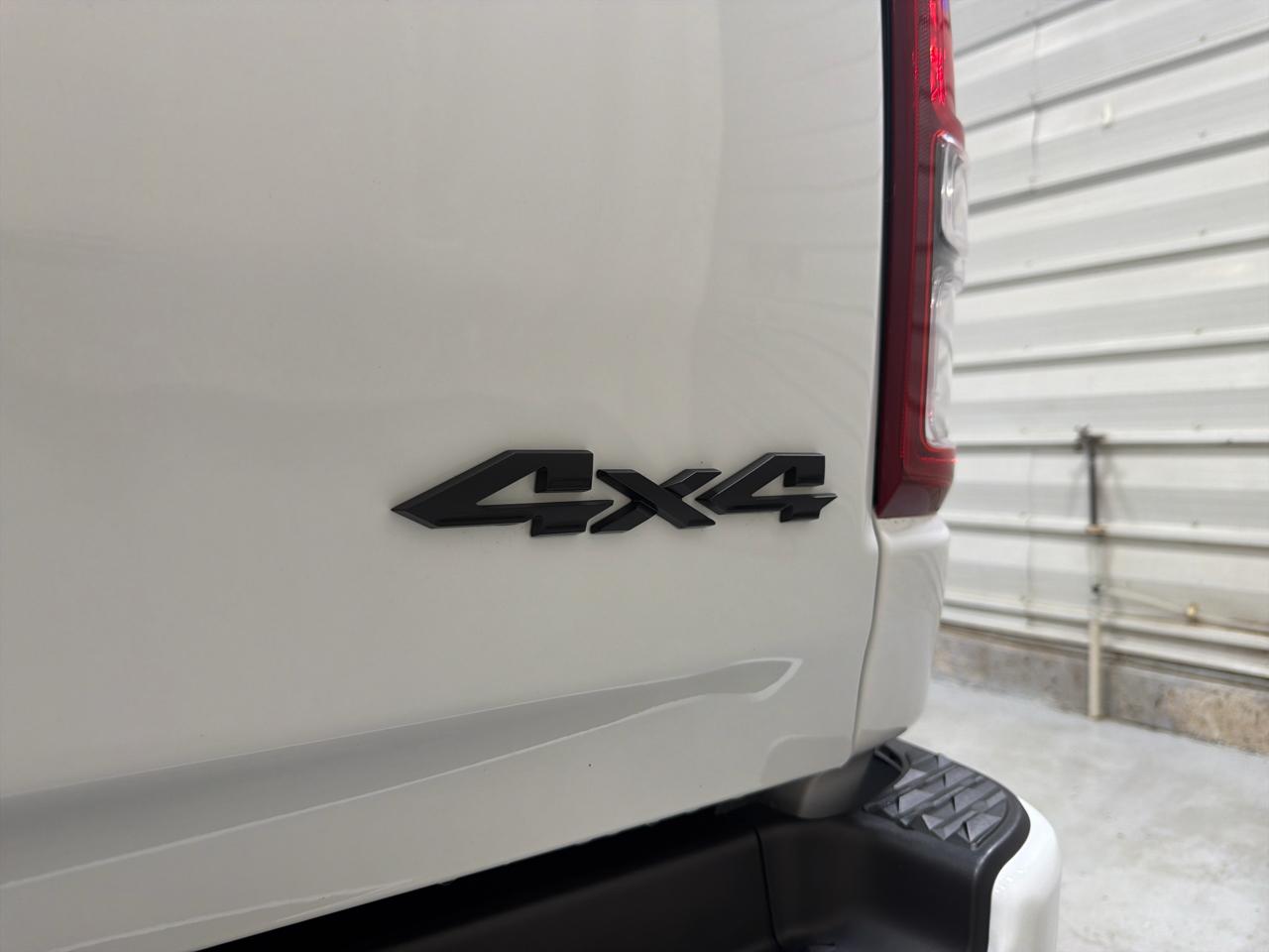 RAM 1500 Big Horn 4x4 Quad Cab 6'4" Box 2022